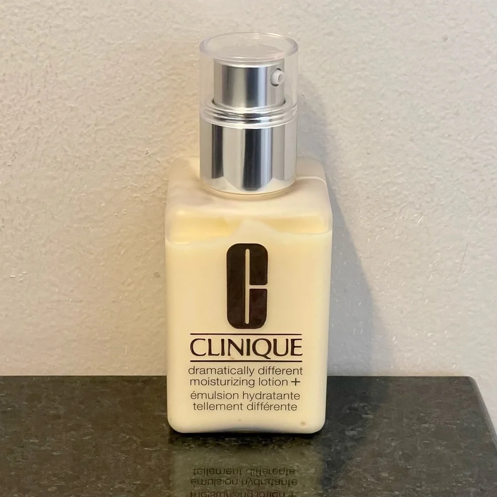 Clinique Dramatically Different Moisturizing Face Lotion+ - Picture 2 of 6